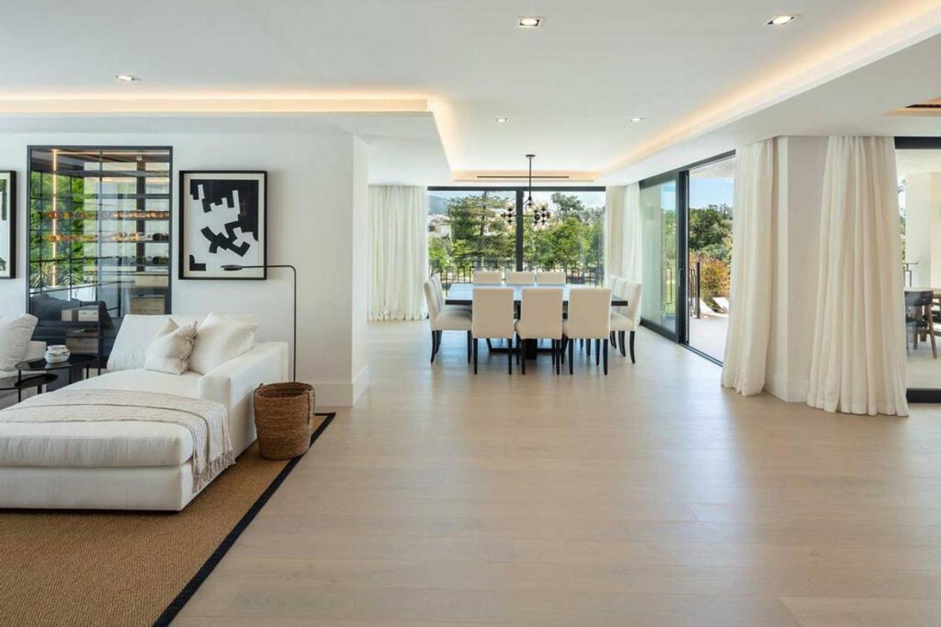 Mercedes - Luxury 5-bedroom In Brisas, * Marbella