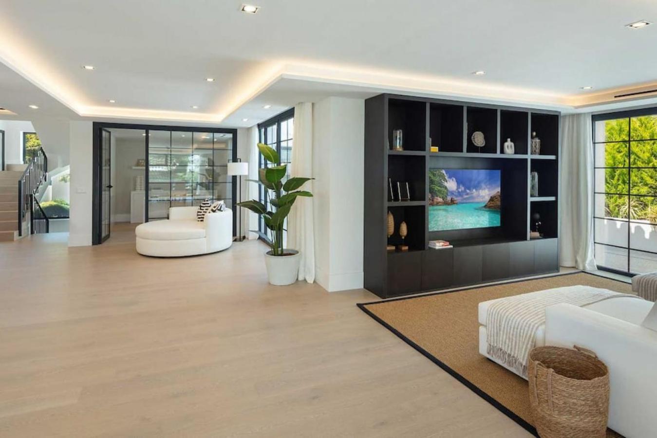 Mercedes - Luxury 5-bedroom In Brisas, Villa Marbella