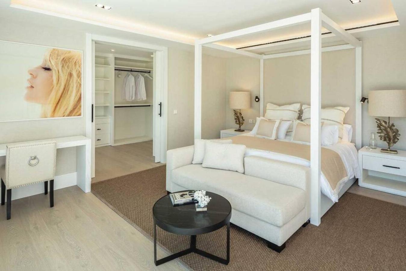 Mercedes - Luxury 5-bedroom In Brisas, Villa Marbella