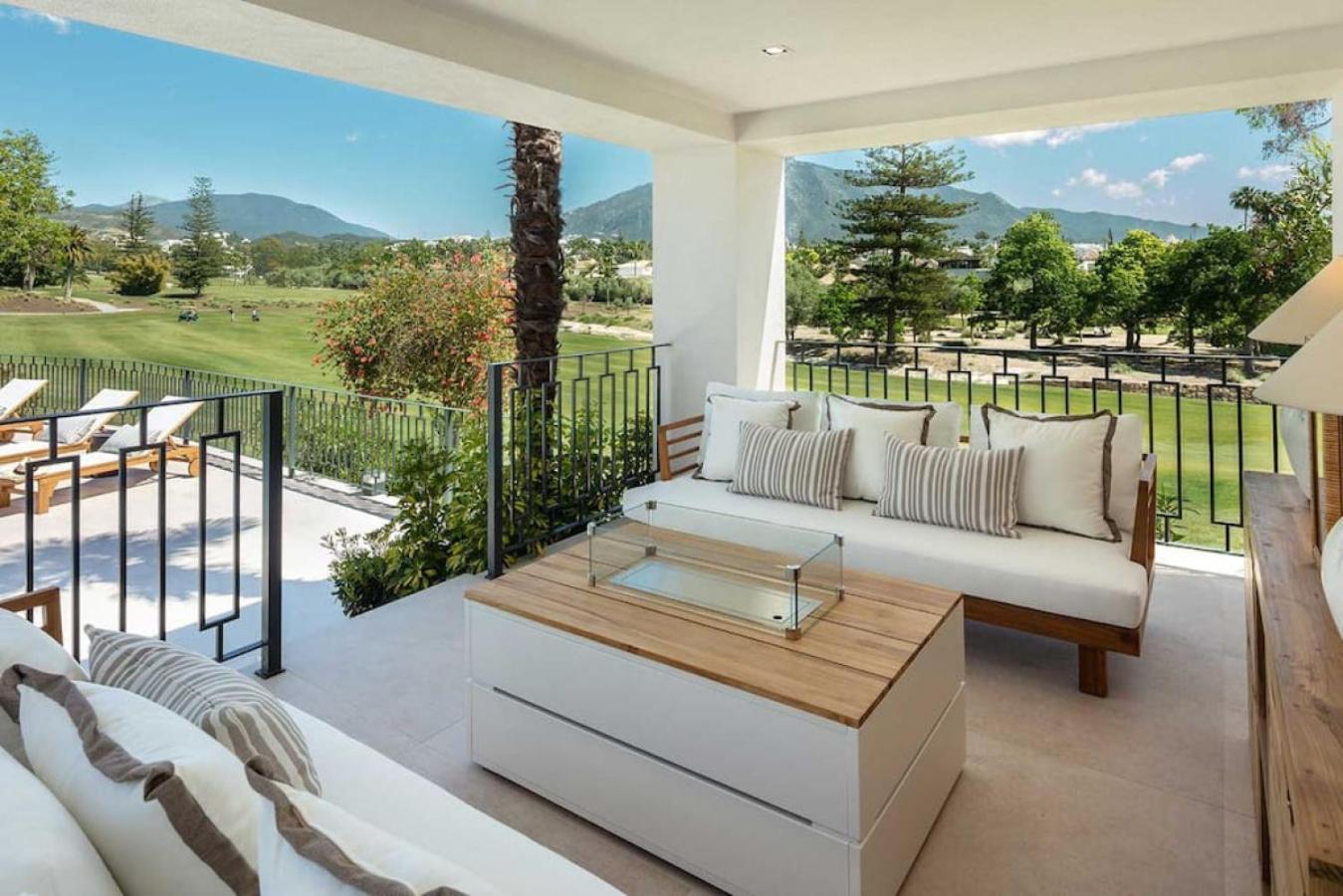 Mercedes - Luxury 5-bedroom In Brisas, * Marbella