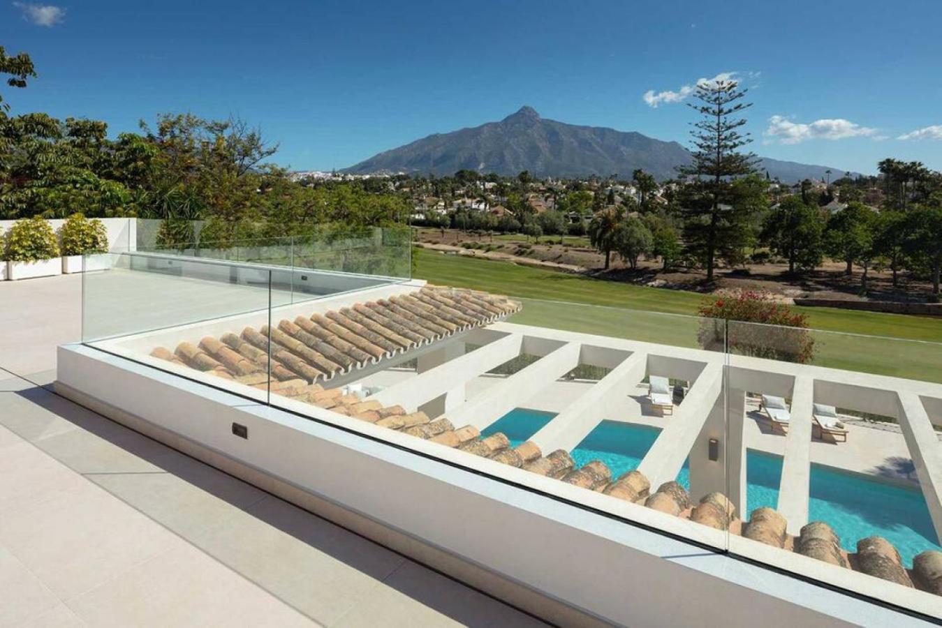 Villa Mercedes - Luxury 5-bedroom In Brisas,