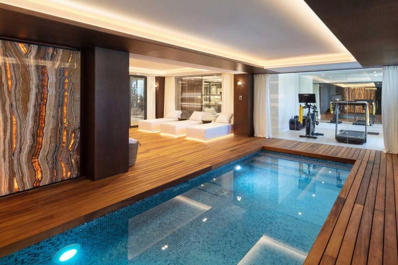 Mercedes - Luxury 5-bedroom In Brisas, Villa