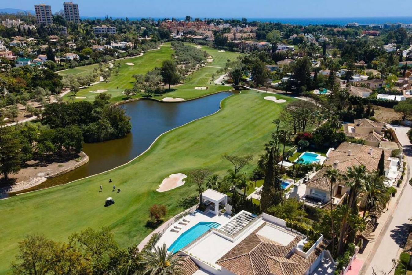 Mercedes - Luxury 5-bedroom In Brisas, * Marbella